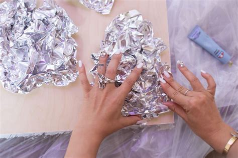 DIY Aluminum Foil Magnified Glitter Wall Art | Glitter wall art ...