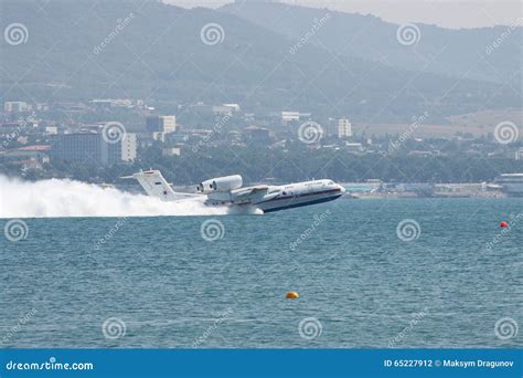 Seaplane Takeoff from Water Editorial Photography - Image of russian, gelendzhik: 65227912