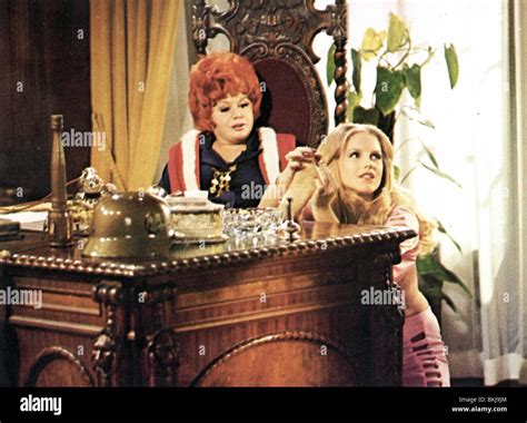 CLEOPATRA JONES (1973) SHELLEY WINTERS CPJN 005 FOH Stock Photo - Alamy