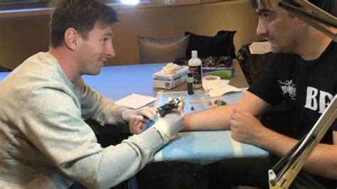 Barcelona's Lionel Messi gave his tattoo artist a tattoo - Sports ...