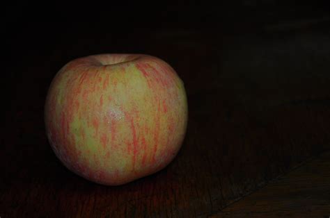 FUJI APPLE | "An apple a day drives the Doctor away" so goes… | Flickr