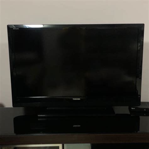 Toshiba 40” LCD TV, TV & Home Appliances, TV & Entertainment, TV on Carousell