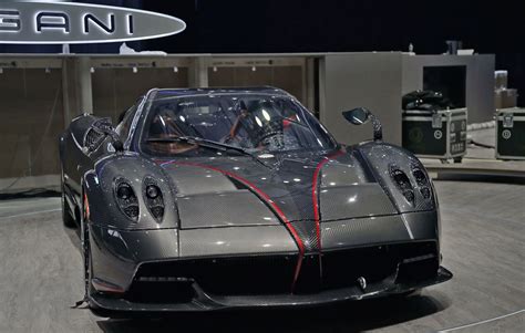 Pagani Huayra Roadster Looks Stunning in Carbon With Red Stripes - autoevolution