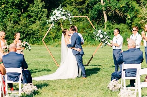 Summer Wedding at The White Silo Barn | Jennifer and Ben - mikalh.com