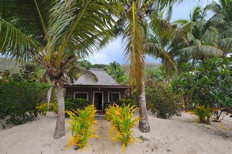 What a lovely bure! Come sleep there at Octopus Resort, Yasawa Islands ...