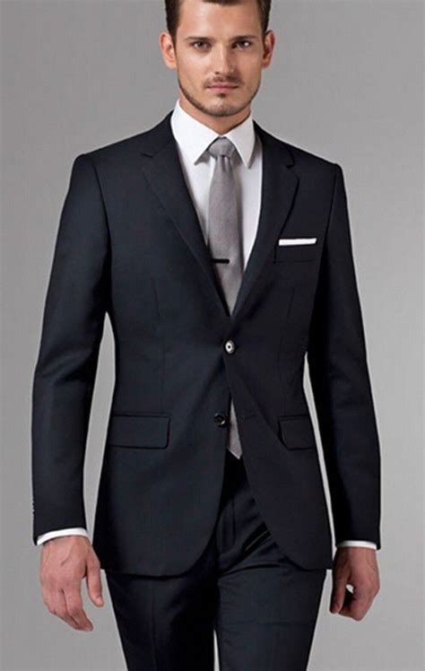 Cómo ir vestido a una entrevista de trabajo | Black suit men, Mens fashion suits business ...