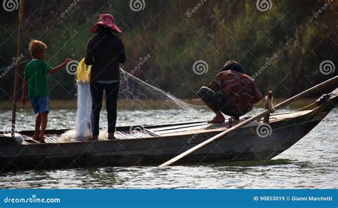 Fishing on Mekong River editorial stock image. Image of reflection - 90853019