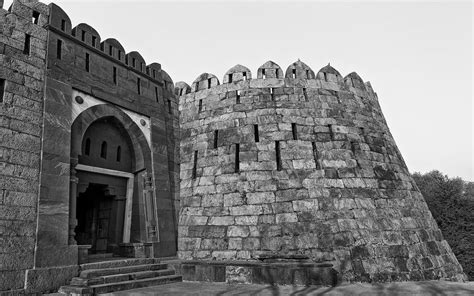 A secluded place: Tughlaqabad Fort - Tripoto