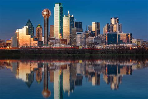 Dallas skyline reflected in Trinity River at sunset | Vibration ...