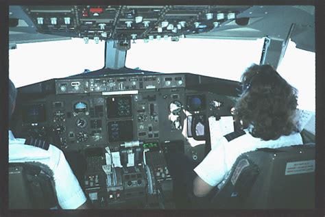 Jet Airlines: Boeing 757 cockpit