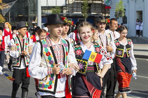 “Ia” and the Traditional Moldovan Costume