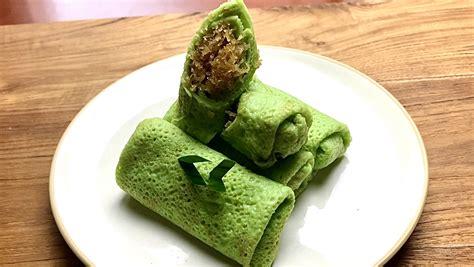 FOOD BY NAMIRA: KUE DADAR GULUNG RECIPE ( PANDAN CREPE WITH COCONUT FILLING)