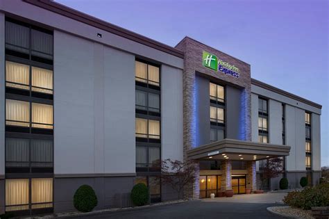 HOLIDAY INN EXPRESS BOSTON NORTH-WOBURN, AN IHG HOTEL $122 ($̶1̶4̶3̶) - Updated 2023 Prices ...