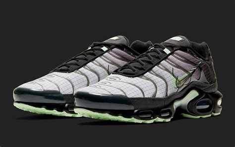 The Nike Air Max Plus is Next to Go "Green Glow" | HOUSE OF HEAT