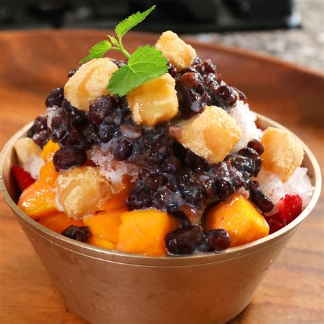 Patbingsu - Patbingsu (Shaved ice with sweet red beans and fruit) recipe by Maangchi animoo.jp