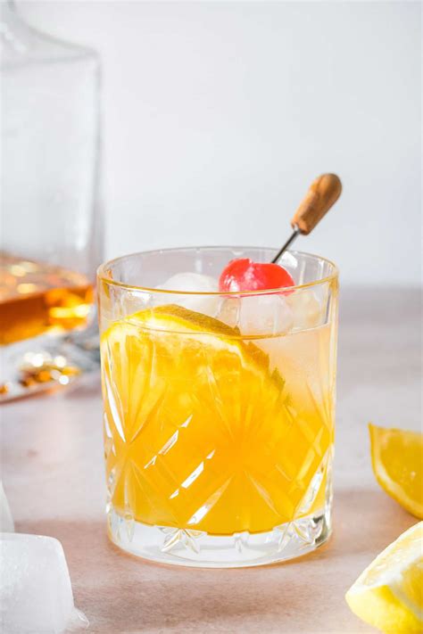 Easy Whiskey Sour Recipe (No Egg White) l A Farmgirl's Dabbles