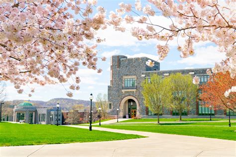 Campus Guide: Marist College - Spokin