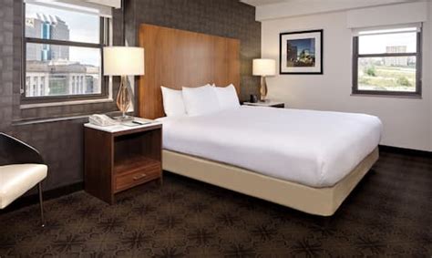 Pittsburgh Hotel Suites at the DoubleTree Downtown