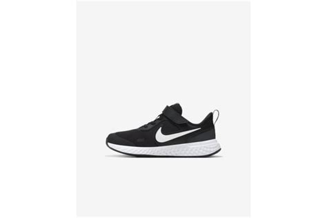 Nike Revolution 5 Younger Kids Black / White - Anthracite The Nike Revolution 5 takes charge for ...