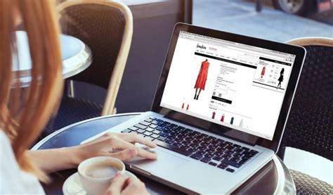 Buying Clothes Online: 6 Useful Tips