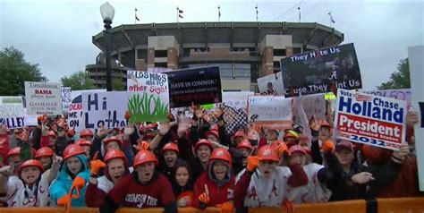 The 8 best signs from ‘College GameDay’ at Alabama | For The Win