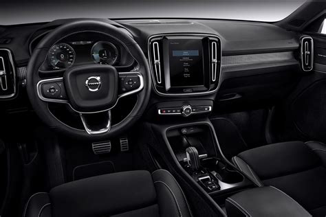 XC40 Recharge Plug-In Hybrid R-Design , Leather Charcoal in Charcoal ...