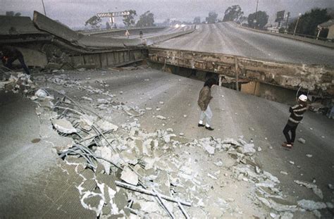 The 1994 earthquake broke the 10 Freeway. How L.A. rebuilt it in record ...