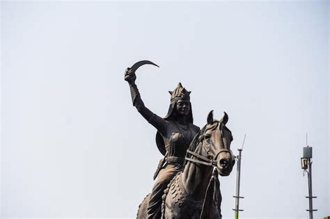 Premium Photo | Jhansi39s queen laxmi bai statue image