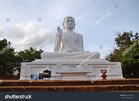 Buddha Statue Abhaya Mudra Hand Pose Stock Photo 625679360 | Shutterstock