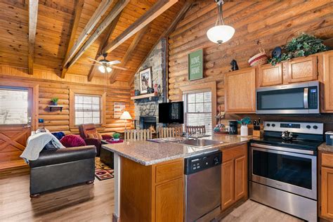 Pet-Friendly Luxury Branson Woods Cabin - Fireplace, Spacious, Endless ...