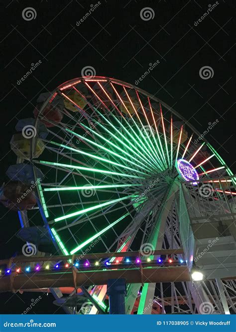 Santa Monica Ferris Wheel editorial image. Image of night - 117038905