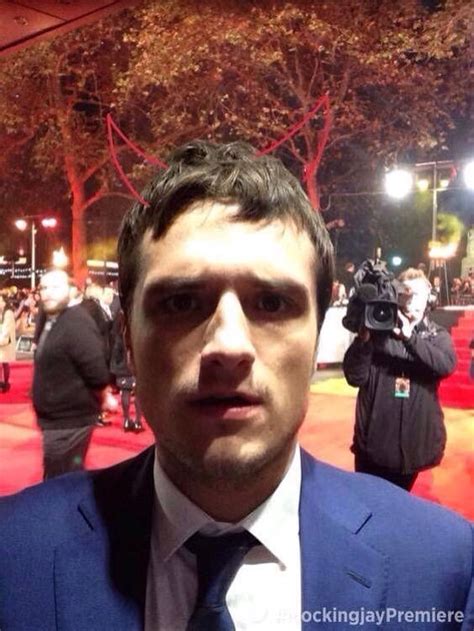 Josh Hutcherson selfie from mockingjay premiere | Josh hutcherson, Josh ...