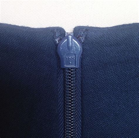 Invisible zipper tutorial - including tips to finish the lining and waistband perfectly ...