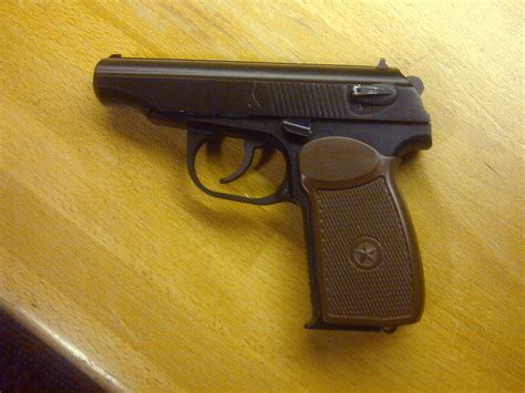 My Makarov PMM with brown grip. By WE : airsoft