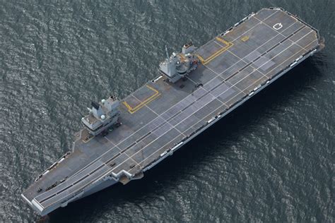 HMS Queen Elizabeth latest news - sea trials, size comparison to other aircraft carriers ...