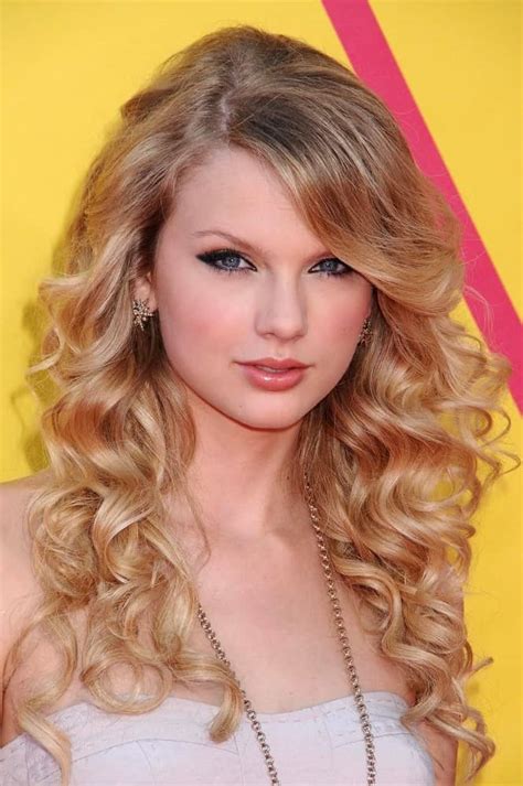 85 Long Blonde Curly Hairstyles for Women (Photos)