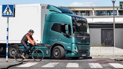 9 new and updated safety features | Volvo Trucks