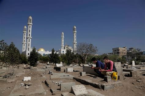 Yemen’s Aden, a generation chewed up and spit out by war — AP Photos