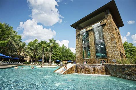 9 luxe Houston hotels that offer day passes to their pools