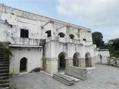 Calm-Sojourner: Medak Fort, Medak Cathedral & Pocharam dam