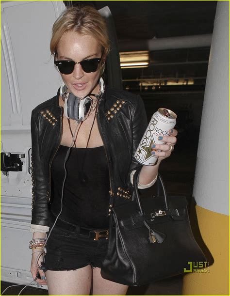 ve tell you: Lindsay Lohan Out of Rehab -- FIRST PIC