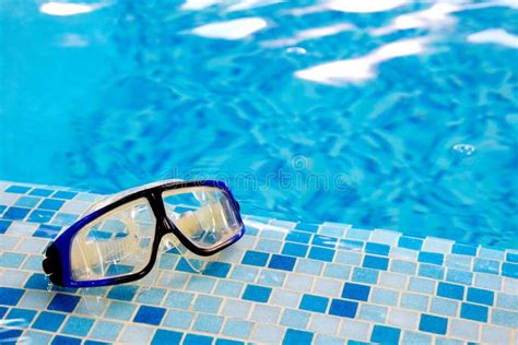 Swimming Diving Mask (goggles) Stock Image - Image of pool, stress: 9283797