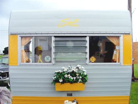 Vintage Camper Decor | Ruthie Staalsen Interiors