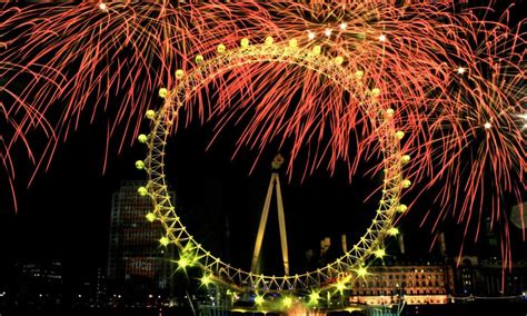 London: New Year's Eve Traitors Gate Pub & Fireworks Cruise