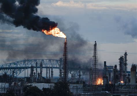 Fire, explosions rock Philadelphia oil refinery | Pittsburgh Post-Gazette