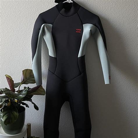 Billabong Launch 4/3mm Wetsuit Size: xs (0) $165... - Depop