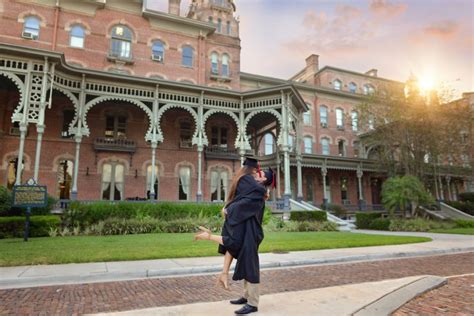 E & L Graduation Photos, University of Tampa {Tampa Graduation ...