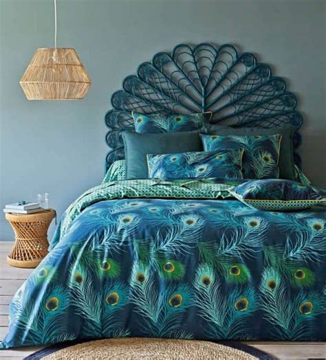 28 Peacock Bedroom Decor Ideas to Tickle Your Fancy