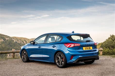 New Ford Focus ST-Line 2018 review – can it beat the VW Golf in its sportiest standard trim?