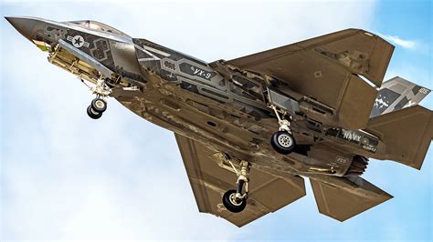 Navy F-35C Surfaces Wearing New Mirror-Like Skin (Updated)